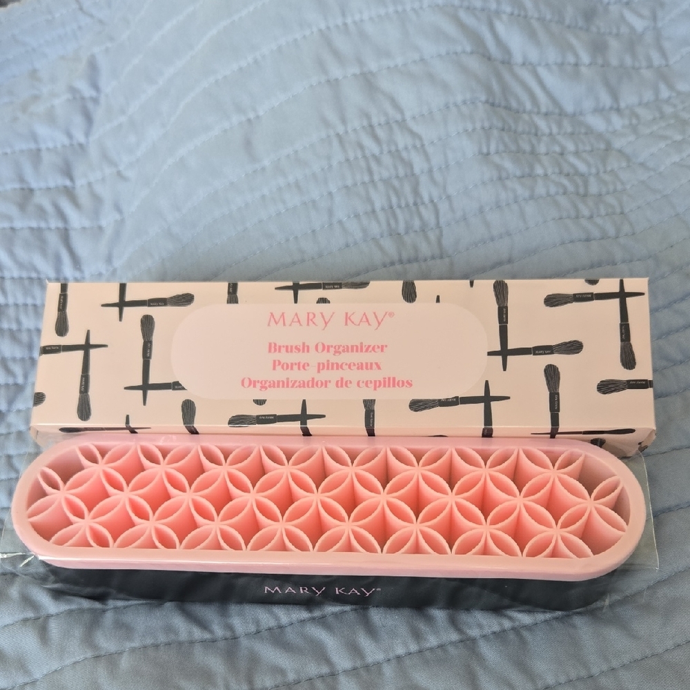 Mary Kay Pink Brush Holderโ
